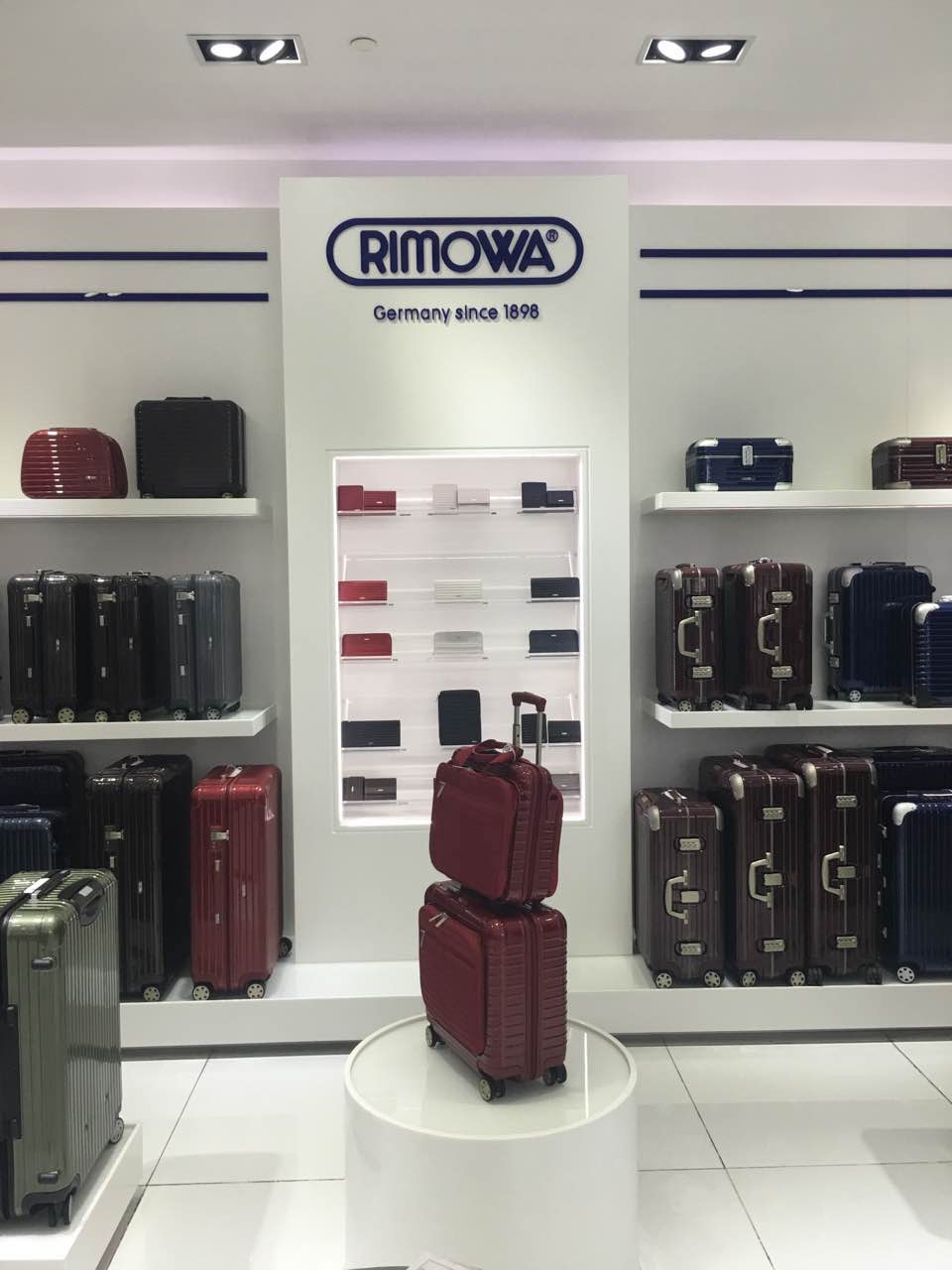 RIMOWA 道具成列安裝,燈具安裝維修